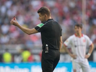 Schiedsrichter Patrick Ittrich beklagt Mobbing durch die Bundesliga-Profis. Foto: Bernd Thissen Schiedsrichter Patrick Ittrich beklagt Mobbing durch die Bundesliga-Profis. Foto: Bernd Thissen