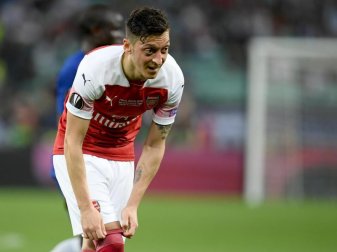 Mesut Özil steht derzeit beim FC Arsenal in London unter Vertrag. Foto: Arne Dedert Mesut Özil steht derzeit beim FC Arsenal in London unter Vertrag. Foto: Arne Dedert