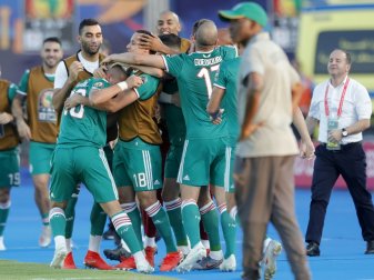 Algerien steht im Halbfinale des Afrika-Cups Algerien steht im Halbfinale des Afrika-Cups