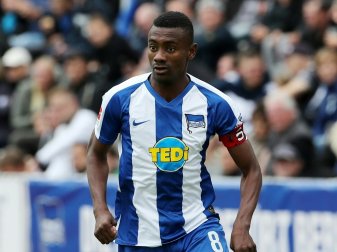 Kalou trifft gegen Sturm Graz vom Elfmeterpunkt Kalou trifft gegen Sturm Graz vom Elfmeterpunkt