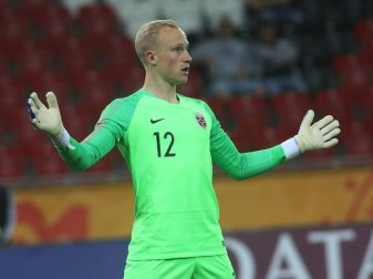 Julian Lund blieb unverletzt und konnte weiterspielen Julian Lund blieb unverletzt und konnte weiterspielen