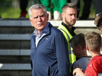 VfB-Präsident Wolfgang Dietrich tritt zurück VfB-Präsident Wolfgang Dietrich tritt zurück