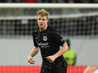 Muss wegen einer Rippenverletzung mit dem Training beim FC Augsburg kürzertreten: Martin Hinteregger. Foto: Arne Dedert Muss wegen einer Rippenverletzung mit dem Training beim FC Augsburg kürzertreten: Martin Hinteregger. Foto: Arne Dedert