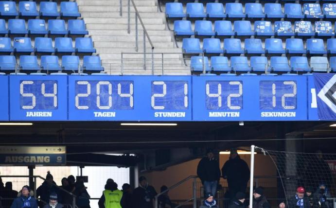 Ist Geschichte: Die HSV-Stadionuhr. Foto: Daniel Reinhardt