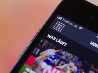 DAZN kooperiert mit Eurosport: Die Bundesliga gibt es künftig im Streamingdienst. Foto: Rolf Vennenbernd DAZN kooperiert mit Eurosport: Die Bundesliga gibt es künftig im Streamingdienst. Foto: Rolf Vennenbernd