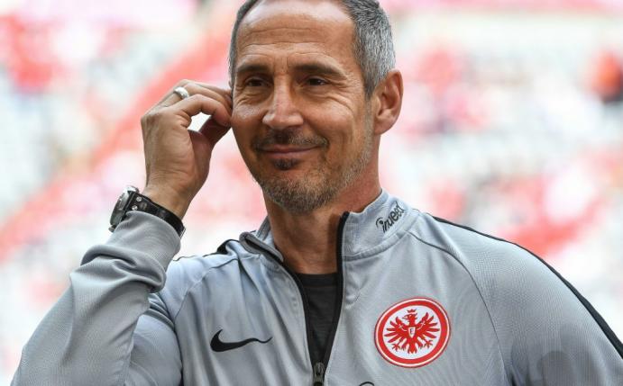 Geht gelassen auf die Stürmersuche: Trainer Adi Hütter