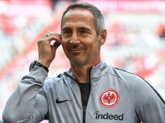 Geht gelassen auf die Stürmersuche: Trainer Adi Hütter Geht gelassen auf die Stürmersuche: Trainer Adi Hütter