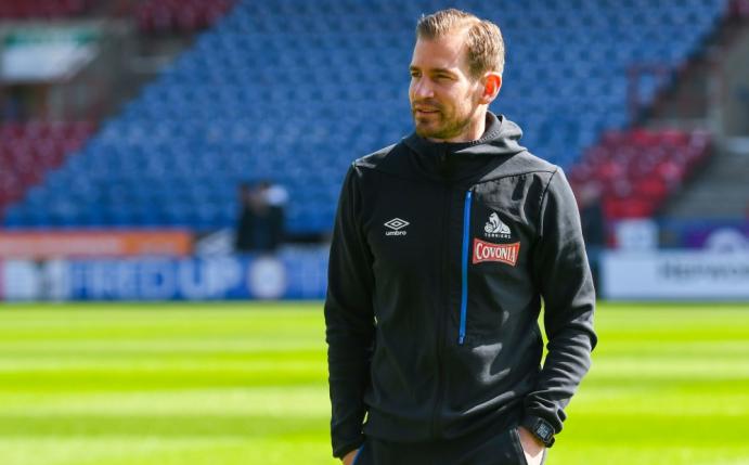 Teammanager Jan Siewert und Huddersfield Town mit PR-Gag