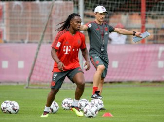 Soll nicht abgegeben werden: Renato Sanchez (l) wird von Bayern-Trainer Kovac gecoacht. Foto: Matthias Balk Soll nicht abgegeben werden: Renato Sanchez (l) wird von Bayern-Trainer Kovac gecoacht. Foto: Matthias Balk