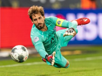Eintracht Frankfurt würde den Nationaltorhüter gern zurückholen: PSG-Keeper Kevin Trapp pariert. Foto: Robert Michael Eintracht Frankfurt würde den Nationaltorhüter gern zurückholen: PSG-Keeper Kevin Trapp pariert. Foto: Robert Michael