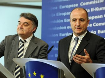 NRW-Innenminister Reul (links) fordert mehr Sicherheit NRW-Innenminister Reul (links) fordert mehr Sicherheit