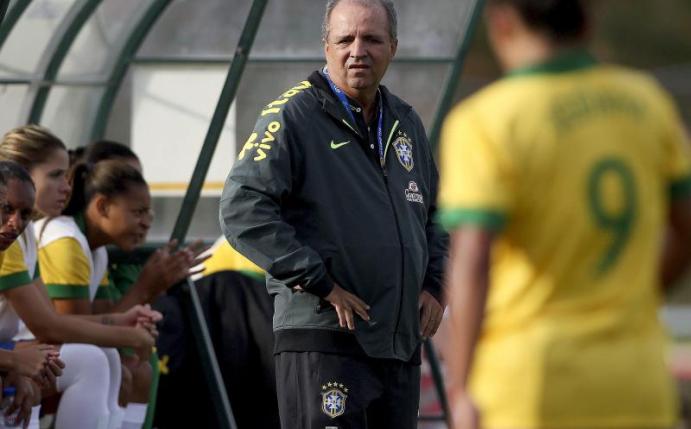 Wurde nach der Frauenfußball-WM beurlaubt: Nationaltrainer Oswaldo Alvarez. Foto: Steven Governo/EPA