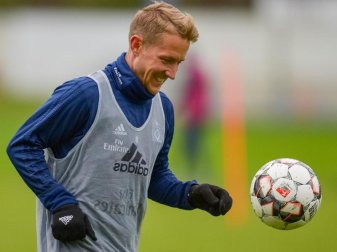 Hält sich in der Regionalliga bei Rot-Weiss Essen fit: Lewis Holtby. Foto: Axel Heimken Hält sich in der Regionalliga bei Rot-Weiss Essen fit: Lewis Holtby. Foto: Axel Heimken
