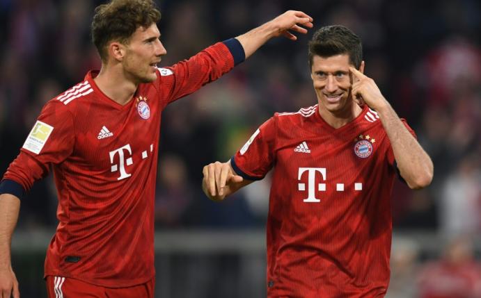 Goretzka (l.) trifft für die Bayern