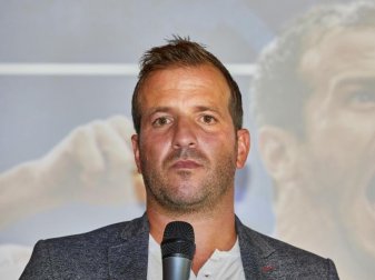 Prangert die aktuellen enormen Transfersummen an: Ex-HSV-Profi Rafael van der Vaart. Foto: Georg Wendt Prangert die aktuellen enormen Transfersummen an: Ex-HSV-Profi Rafael van der Vaart. Foto: Georg Wendt