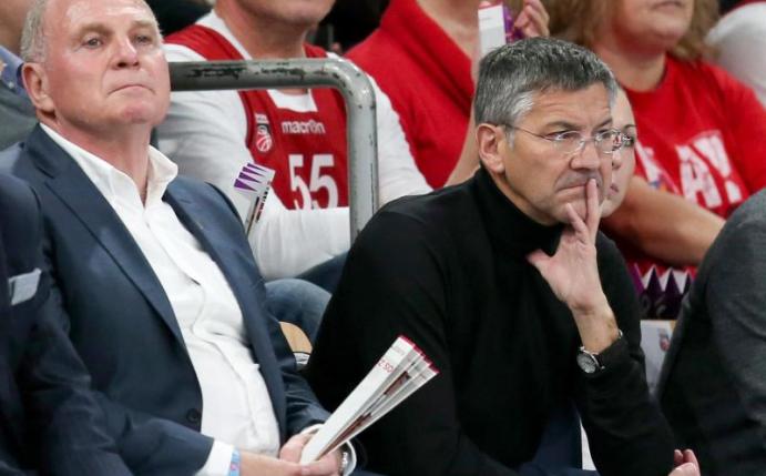 Ein Macher der polarisiert: Uli Hoeneß (l) und der Herbert Hainer von adidas beim Basketball. Foto (Archiv): Daniel Karmann Foto: Daniel Karmann