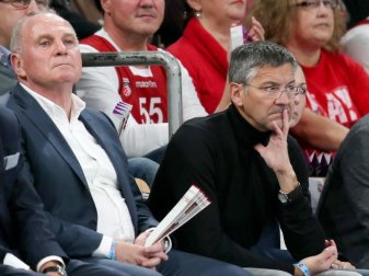 Ein Macher der polarisiert: Uli Hoeneß (l) und der Herbert Hainer von adidas beim Basketball. Foto (Archiv): Daniel Karmann Foto: Daniel Karmann Ein Macher der polarisiert: Uli Hoeneß (l) und der Herbert Hainer von adidas beim Basketball. Foto (Archiv): Daniel Karmann Foto: Daniel Karmann