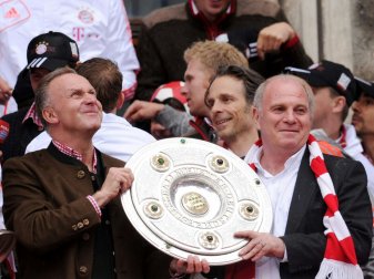 17 Bundesligatrainer sehen den FCB als Titelfavoriten 17 Bundesligatrainer sehen den FCB als Titelfavoriten