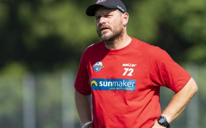Erfolgreich in Paderborn: Coach Steffen Baumgart. Foto: Guido Kirchner