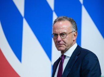 Rummenigge wird eigenen Aussagen zufolge definitiv bis Ende 2021 Vorstandsvorsitzender beim FC Bayern bleiben. Foto: Matthias Balk Rummenigge wird eigenen Aussagen zufolge definitiv bis Ende 2021 Vorstandsvorsitzender beim FC Bayern bleiben. Foto: Matthias Balk