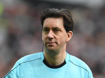 Spielte in der Jugend mit Bayern-Co-Trainer Robert Kovac zusammen: Schiedsrichter Manuel Gräfe. Foto: Daniel Reinhardt Spielte in der Jugend mit Bayern-Co-Trainer Robert Kovac zusammen: Schiedsrichter Manuel Gräfe. Foto: Daniel Reinhardt