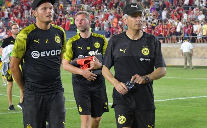 Präsentiert sich mit Dortmund in Frühform: BVB-Coach Lucien Favre (r). Foto: