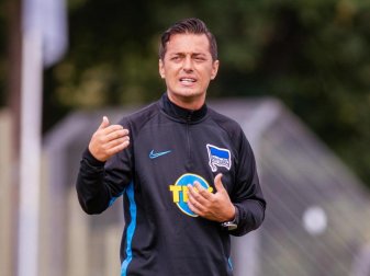 Kein Freund der neuen Kartenregelung für Trainer: Hertha-Trainer Ante Covic. Foto: Soeren Stache Kein Freund der neuen Kartenregelung für Trainer: Hertha-Trainer Ante Covic. Foto: Soeren Stache