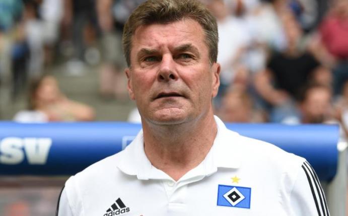 Hat keinen leichten Stand nach dem nur knapp verhinderten Saison-Fehlstart des HSV: Hamburgs Trainer Dieter Hecking. Foto: Carmen Jaspersen