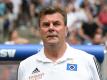 Hat keinen leichten Stand nach dem nur knapp verhinderten Saison-Fehlstart des HSV: Hamburgs Trainer Dieter Hecking. Foto: Carmen Jaspersen