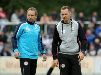Flüthmann (r.) soll Scouting-Aufgaben übernehmen Flüthmann (r.) soll Scouting-Aufgaben übernehmen