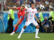 Kölns Neuzugang Ellyes Skhiri (r) im Zweikampf mit Englands Harry Kane um den Ball. Foto: Andreas Gebert