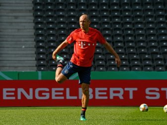 Ex-Bayern-Spieler Arjen Robben schwimmt für guten Zweck Ex-Bayern-Spieler Arjen Robben schwimmt für guten Zweck