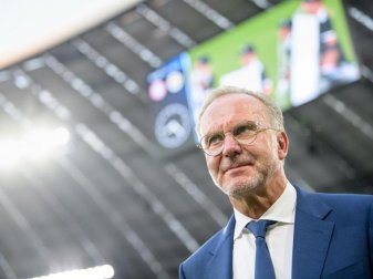 Pfiff seinen leitenden Angestellten - Niko Kovac - in Sachen Leroy Sané zurück: Vorstandschef Karl-Heinz Rummenigge. Foto: Matthias Balk