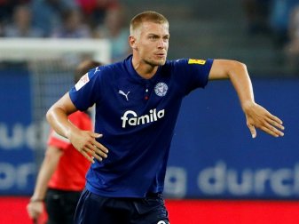 Hauke Wahl verlängert seinen Vertrag bis 2023 Hauke Wahl verlängert seinen Vertrag bis 2023