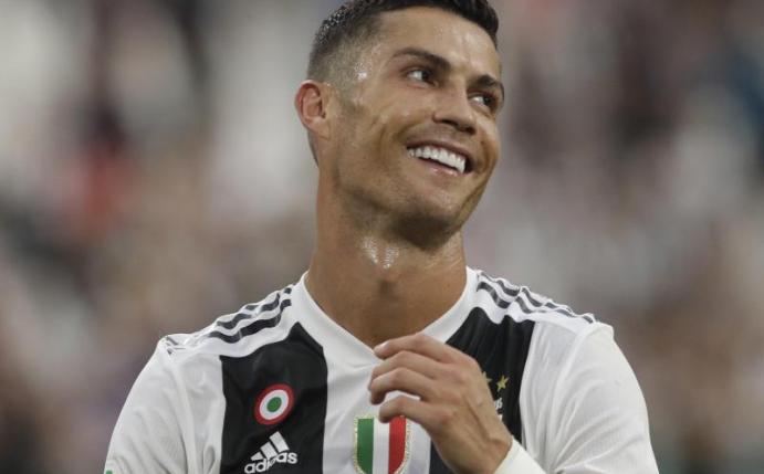Cristiano Ronaldo möchte erneut Weltfußballer des Jahres werden. Foto: Luca Bruno/AP via ANSA