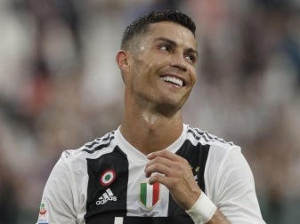 Cristiano Ronaldo möchte erneut Weltfußballer des Jahres werden. Foto: Luca Bruno/AP via ANSA Cristiano Ronaldo möchte erneut Weltfußballer des Jahres werden. Foto: Luca Bruno/AP via ANSA