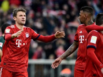 Würde beim FC Bayern gern weiter Jerome Boateng an seiner Seite haben: Thomas Müller (l). Foto: Peter Kneffel Würde beim FC Bayern gern weiter Jerome Boateng an seiner Seite haben: Thomas Müller (l). Foto: Peter Kneffel