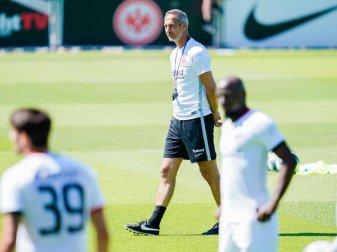 Frankfurts Trainer Adi Hütter muss mit seinem Team gegen Tallin antreten. Foto: Uwe Anspach Frankfurts Trainer Adi Hütter muss mit seinem Team gegen Tallin antreten. Foto: Uwe Anspach