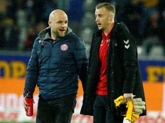 Mark Flekken (r.) fällt mehrere Wochen verletzt aus Mark Flekken (r.) fällt mehrere Wochen verletzt aus