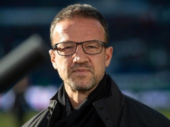 Frankfurts Sportvorstand Fredi Bobic kritisierte die Alkohol-Eskapade von Neuzugang Martin Hinteregger. Foto: Swen Pförtner Frankfurts Sportvorstand Fredi Bobic kritisierte die Alkohol-Eskapade von Neuzugang Martin Hinteregger. Foto: Swen Pförtner