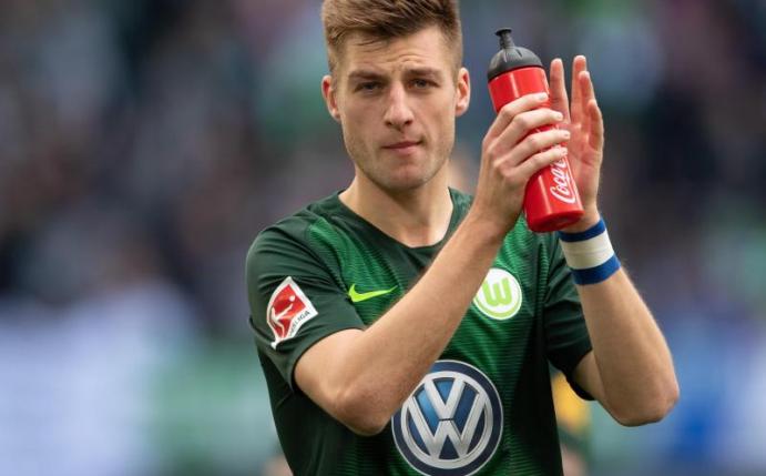 Kritisiert das Image seines Clubs als Plastik- und Werksverein. Robin Knoche spielt seit seiner Jugend für den VfL Wolfsburg. Foto: Swen Pförtner