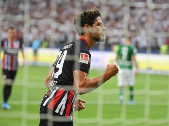 Mit zwei Toren an seinem Geburtstag führte Gonçalo Paciência Eintracht Frankfurt zum 2:1-Sieg gegen den FC Flora Tallinn. Foto: Arne Dedert Mit zwei Toren an seinem Geburtstag führte Gonçalo Paciência Eintracht Frankfurt zum 2:1-Sieg gegen den FC Flora Tallinn. Foto: Arne Dedert