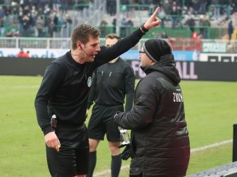 König (r.) erhält eine Sperre für das nächste Spiel König (r.) erhält eine Sperre für das nächste Spiel