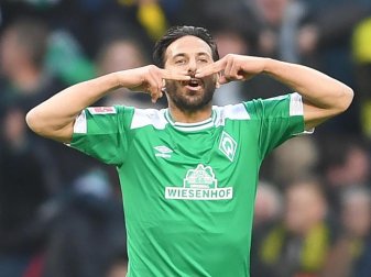 Claudio Pizarro liebt gleich zwei Clubs: Den SV Werder Bremen und den FC Bayern. Foto: Carmen Jaspersen Claudio Pizarro liebt gleich zwei Clubs: Den SV Werder Bremen und den FC Bayern. Foto: Carmen Jaspersen