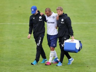 Schalke-Profi Ahmed Kutucu muss im Testspiel gegen Alanyaspor Schalkes verletzt den Platz verlassen. Foto: Tim Rehbein Schalke-Profi Ahmed Kutucu muss im Testspiel gegen Alanyaspor Schalkes verletzt den Platz verlassen. Foto: Tim Rehbein