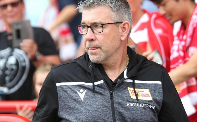 Musste mit seinem Team ein geheimes Testspiel vorzeitig abbreichen: Union-Coach Urs Fischer. Foto: Andreas Gora