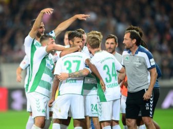 Die Fürth-Spieler feiern den Auswärtssieg auf St. Pauli. Foto: Daniel Bockwoldt Die Fürth-Spieler feiern den Auswärtssieg auf St. Pauli. Foto: Daniel Bockwoldt