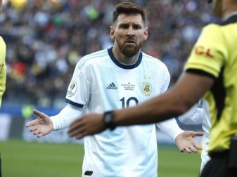 Verpasst wegen der dreimonatigen Sperre vier Spiele von Argentiniens Nationalmannschaft: Lionel Messi. Foto: Victor R. Caivano/AP Verpasst wegen der dreimonatigen Sperre vier Spiele von Argentiniens Nationalmannschaft: Lionel Messi. Foto: Victor R. Caivano/AP