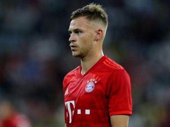 Kimmich sah für seinen Tritt gegen Sancho Gelb Kimmich sah für seinen Tritt gegen Sancho Gelb