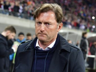 Hasenhüttl muss sich einem "kleinen Eigriff" unterziehen